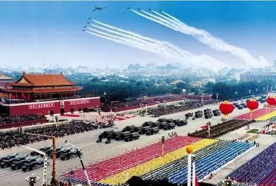 慶祝祖國輝煌，50周年國慶大閱兵高清完整版回顧，慶祝祖國輝煌，國慶大閱兵高清完整版回顧，共襄五十周年慶典盛況