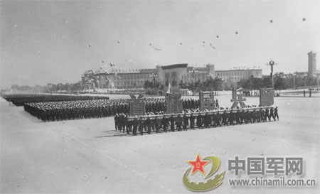 重溫歷史瞬間，探索1959年國(guó)慶閱兵視頻，重溫歷史瞬間，探索經(jīng)典，回顧1959年國(guó)慶閱兵盛況