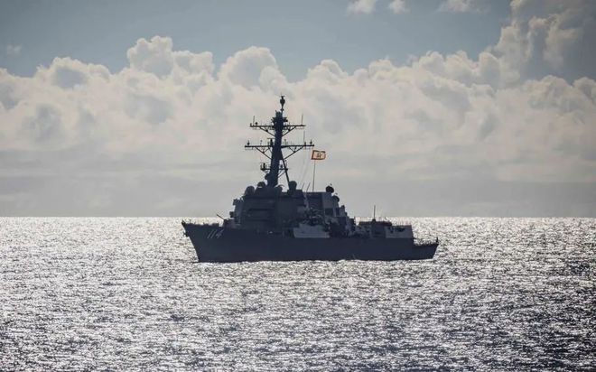 美軍艦闖入臺(tái)灣海峽，國際海域的航行自由與挑戰(zhàn)，美軍艦駛?cè)肱_(tái)灣海峽，航行自由還是挑戰(zhàn)？