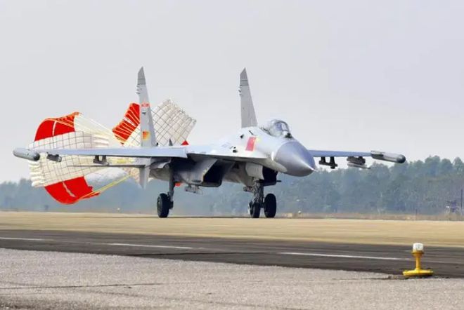 連云港軍用機(jī)場(chǎng)殲-11，揭秘軍事航空的神秘面紗，揭秘連云港軍用機(jī)場(chǎng)殲-11軍事航空的神秘面紗
