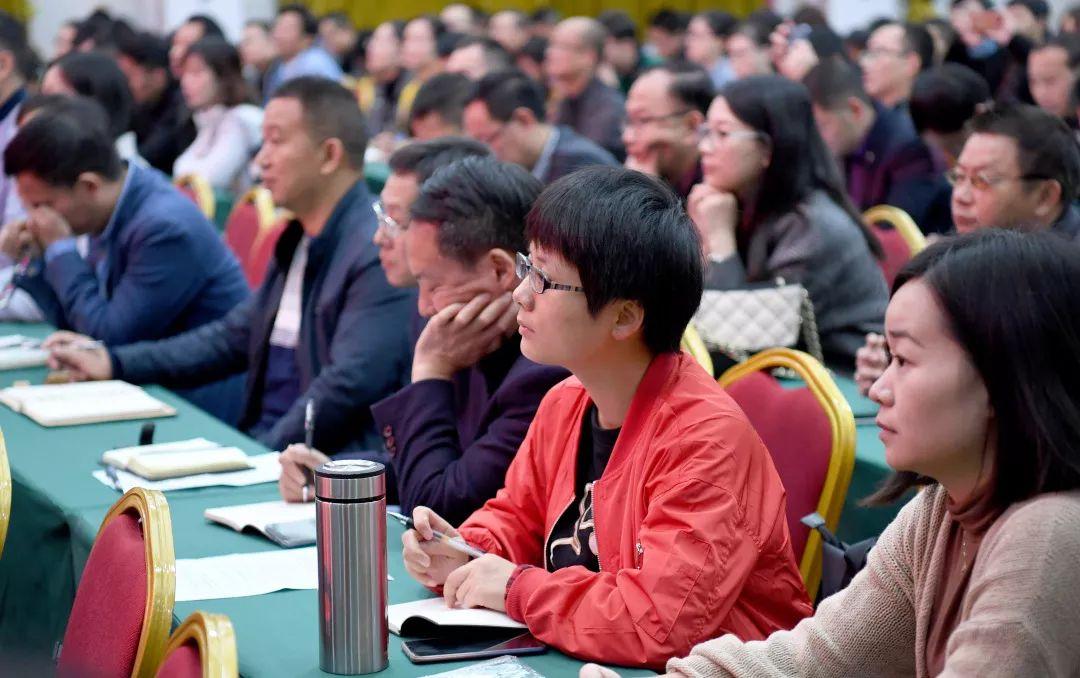 新聞報刊最新一期，深度解讀熱點事件，掌握最新資訊動向，新聞熱點深度解讀，掌握最新資訊動向