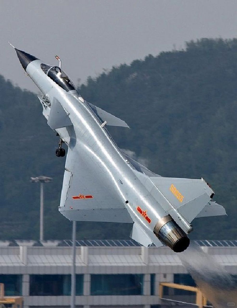 殲-10戰(zhàn)斗機(jī)是幾代機(jī)？全面解析中國(guó)空軍的主力戰(zhàn)機(jī)，中國(guó)空軍主力戰(zhàn)機(jī)殲-10戰(zhàn)斗機(jī)的全面解析，幾代機(jī)？