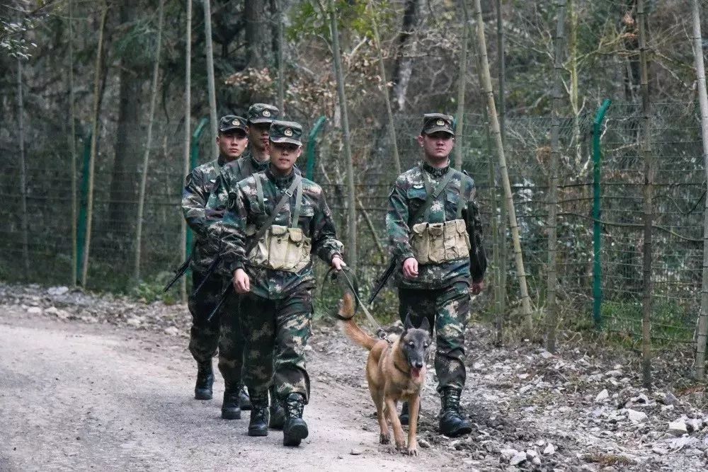 火箭軍是否都在大山之中？解析火箭軍的駐扎環(huán)境與任務(wù)特點(diǎn)，火箭軍的駐扎環(huán)境與任務(wù)特點(diǎn)解析，大山之中還是多元布局？