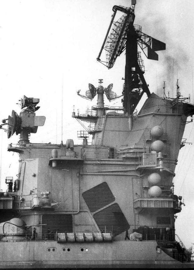 蘇聯(lián)65型巡洋艦，歷史與特點(diǎn)解析，蘇聯(lián)65型巡洋艦，歷史背景與特點(diǎn)深度解析