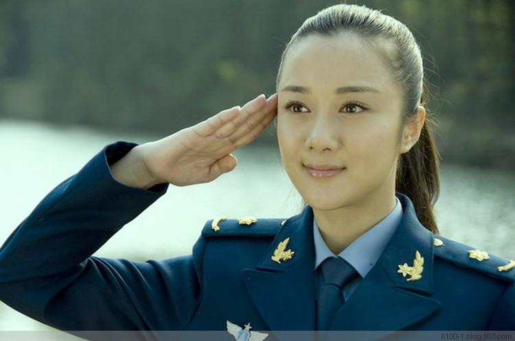 最美女兵軍禮，榮耀與責(zé)任并存，最美女兵軍禮，榮耀與責(zé)任的交響