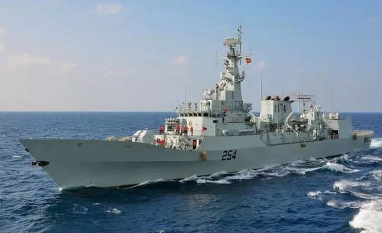 中國目前最先進(jìn)的軍艦，展現(xiàn)強(qiáng)大的國防實(shí)力，中國最尖端軍艦彰顯國防實(shí)力