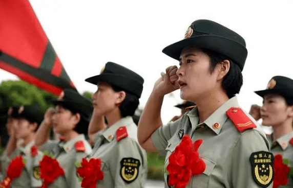 關(guān)于在校大學生是否應(yīng)該去當兵的探討與建議——以不推薦在校大學生去當兵為中心，關(guān)于在校大學生是否應(yīng)去當兵的探討與觀點，不推薦在校大學生入伍的建議分析