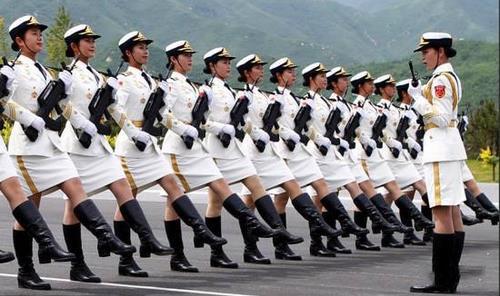 女兵儀仗隊(duì)視頻，展現(xiàn)力量與榮耀的瞬間，女兵儀仗隊(duì)瞬間展現(xiàn)力量與榮耀風(fēng)采的視頻記錄