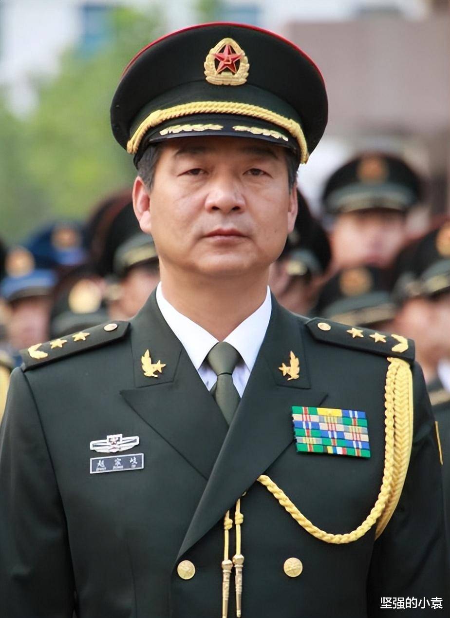 現(xiàn)任中部戰(zhàn)區(qū)司令員，領(lǐng)導(dǎo)力與戰(zhàn)略視野的展現(xiàn)，中部戰(zhàn)區(qū)司令員領(lǐng)導(dǎo)力與戰(zhàn)略視野展現(xiàn)風(fēng)采