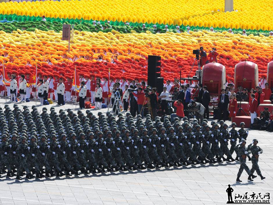 回顧歷史，紀念輝煌——2009年國慶閱兵，回顧歷史，慶祝輝煌——國慶閱兵盛典回顧與展望（2009年）