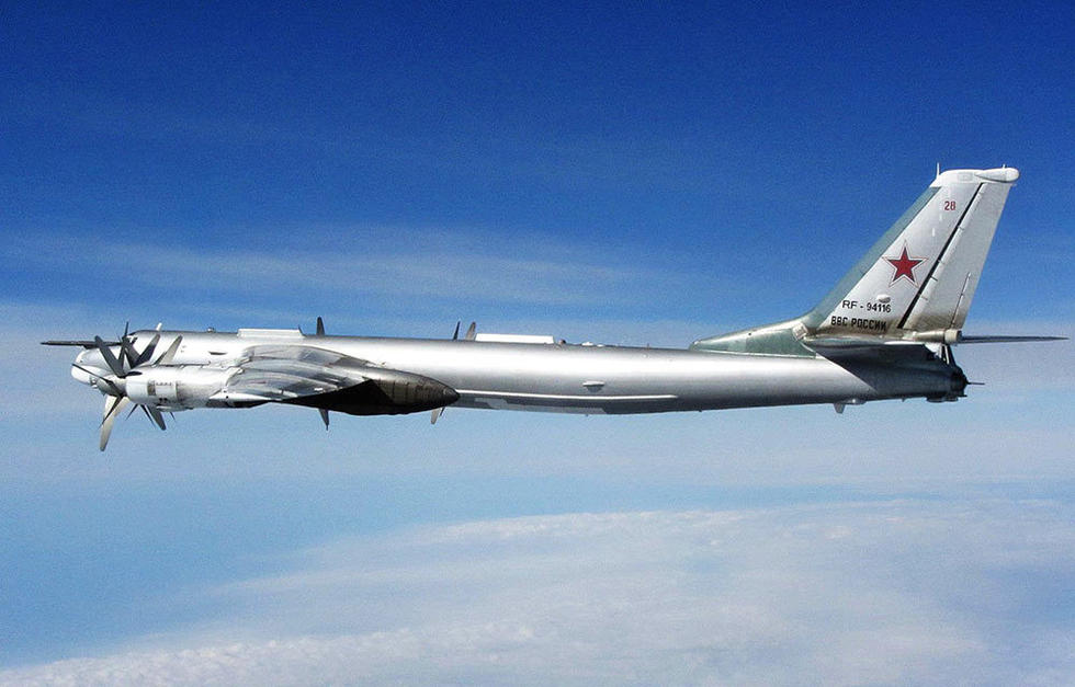 圖95戰(zhàn)略轟炸機(jī)，深入解析俄羅斯空中巨無霸，俄羅斯空中巨無霸，圖-95戰(zhàn)略轟炸機(jī)的深度解析