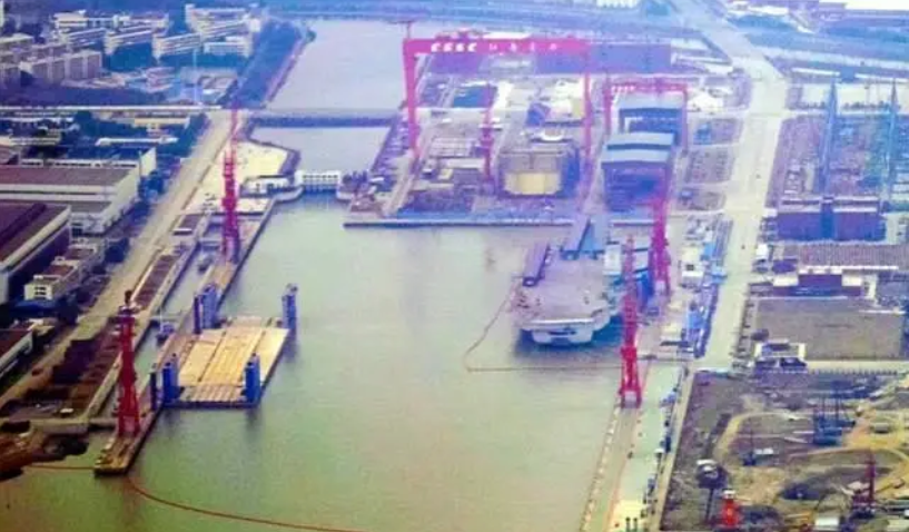 大連004航母建造曝光圖，揭示中國海軍新一代戰(zhàn)艦的輝煌面貌，中國海軍新一代戰(zhàn)艦揭秘，大連004航母建造曝光圖展現(xiàn)輝煌面貌