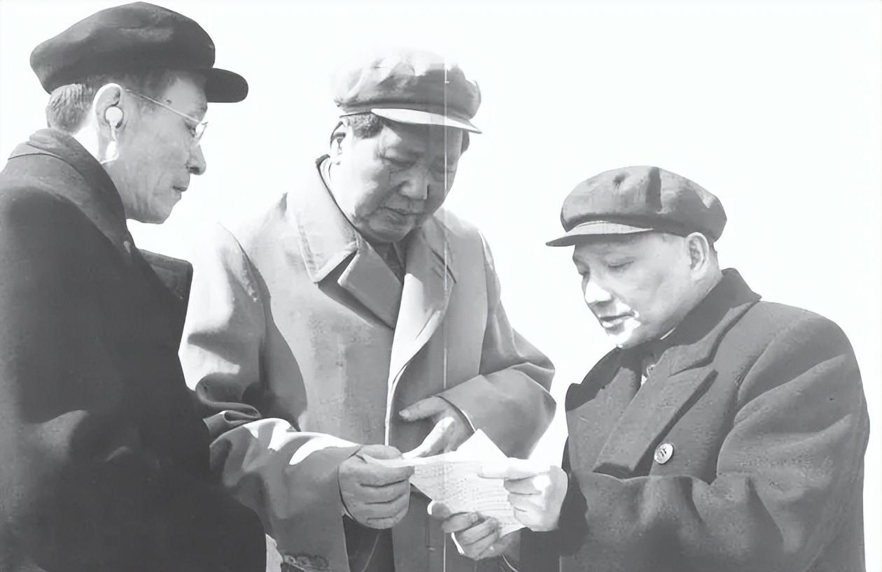 上將和省委書(shū)記是平級(jí)嗎——探討軍隊(duì)高級(jí)將領(lǐng)與地方黨政領(lǐng)導(dǎo)的級(jí)別關(guān)系，上將和省委書(shū)記的級(jí)別關(guān)系探討，軍隊(duì)高級(jí)將領(lǐng)與地方黨政領(lǐng)導(dǎo)的平級(jí)對(duì)比