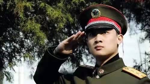關(guān)于21式新軍裝的價(jià)格解析，一套究竟多少錢？，21式新軍裝價(jià)格深度解析，一套究竟價(jià)值多少？