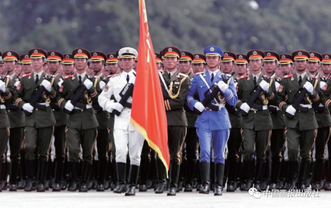關于2019閱兵武警錯誤動作視頻的探討，關于武警在2019閱兵中出現(xiàn)錯誤動作的視頻分析
