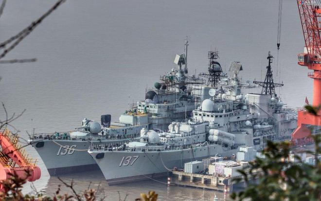 現(xiàn)代級驅(qū)逐艦四大金剛，引領(lǐng)全球海軍新時代的尖端力量，現(xiàn)代級驅(qū)逐艦四大金剛，引領(lǐng)全球海軍新時代的先鋒力量