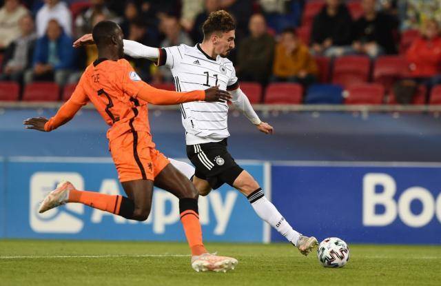 四個像論壇精選六肖6碼，揭秘精準預(yù)測的秘密，揭秘精準預(yù)測的秘密，論壇精選四像六肖6碼解析