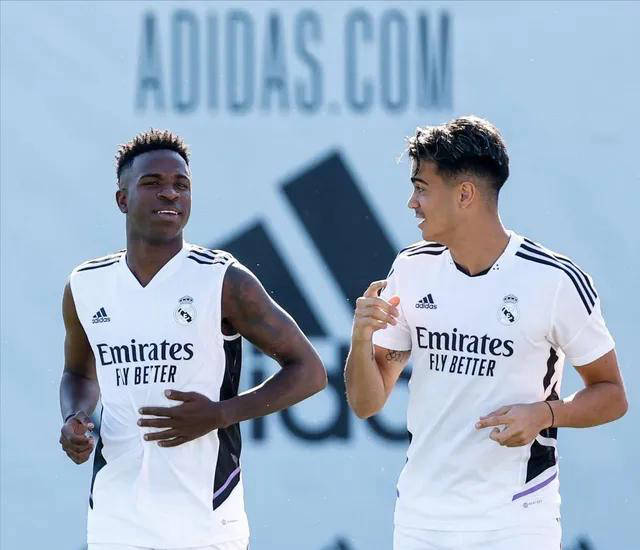 澳門正版免費大全，探索未來的機遇與挑戰(zhàn)（2025展望），澳門正版免費大全，未來機遇與挑戰(zhàn)展望（2025年展望）