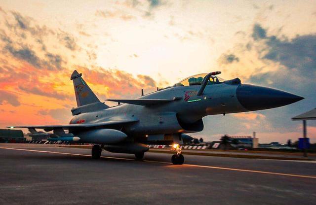 揭秘殲-10C，巴鐵曝光的大量信息與深度解析，巴鐵深度解析，殲-10C戰(zhàn)機(jī)揭秘與大量信息曝光