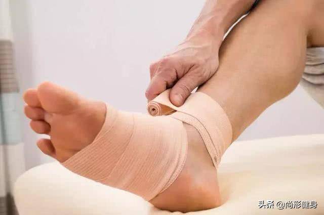 腳崴了腳側(cè)面鼓個包怎么辦？——全方位指南，腳崴后側(cè)面出現(xiàn)鼓包怎么辦？全方位指南幫你解決煩惱！