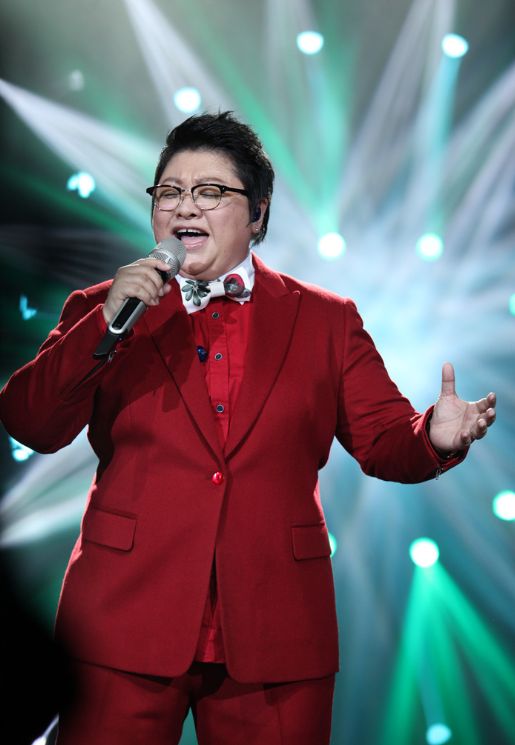 韓紅個(gè)人資料簡(jiǎn)介——華語(yǔ)樂(lè)壇的璀璨之星，韓紅——華語(yǔ)樂(lè)壇的耀眼之星，個(gè)人資料揭秘