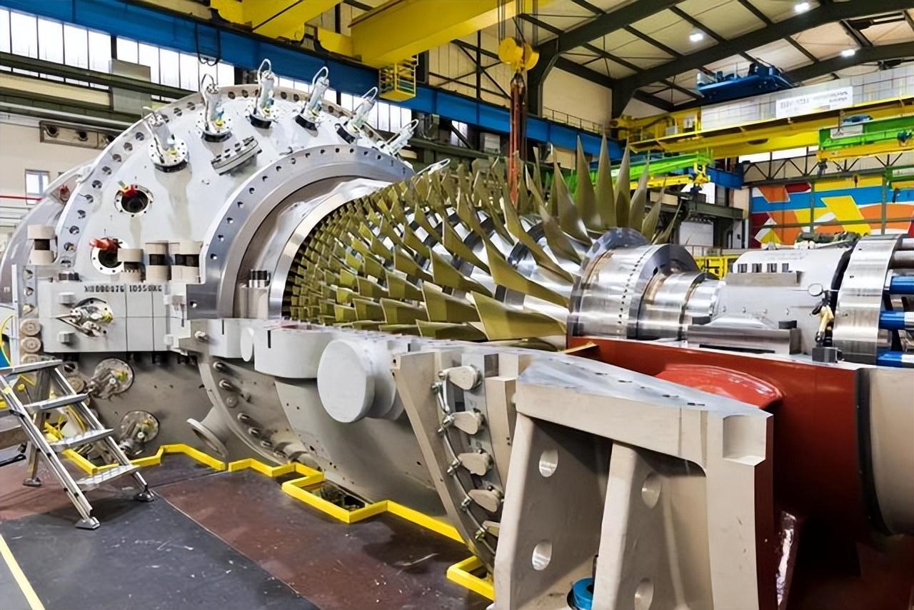 揭秘中國海軍新篇章，004航母即將完工圖片一覽，中國海軍新篇章揭秘，004航母即將完工全景展示